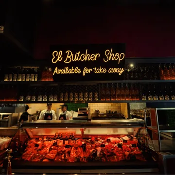 El Butcher Shop delivers premium imported meats—from lamb chops to Wagyu steaks—so you can enjoy top-quality dining at home.